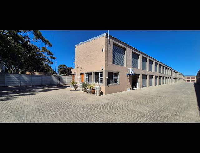 29,000M² INDUSTRIAL YARD FOR SALE IN CAPE FARMS